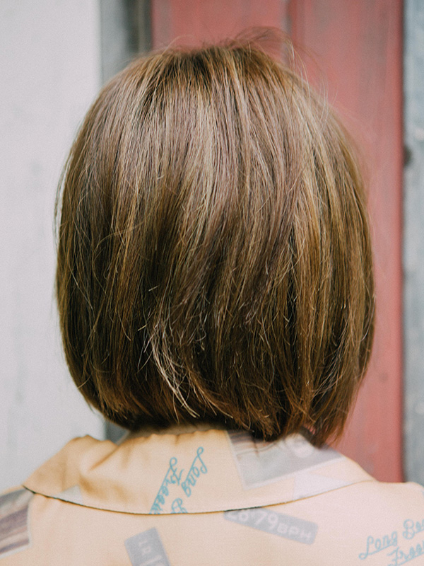エレガンス　ルシアのヘアスタイル「ザ・ボブ」の背面画像